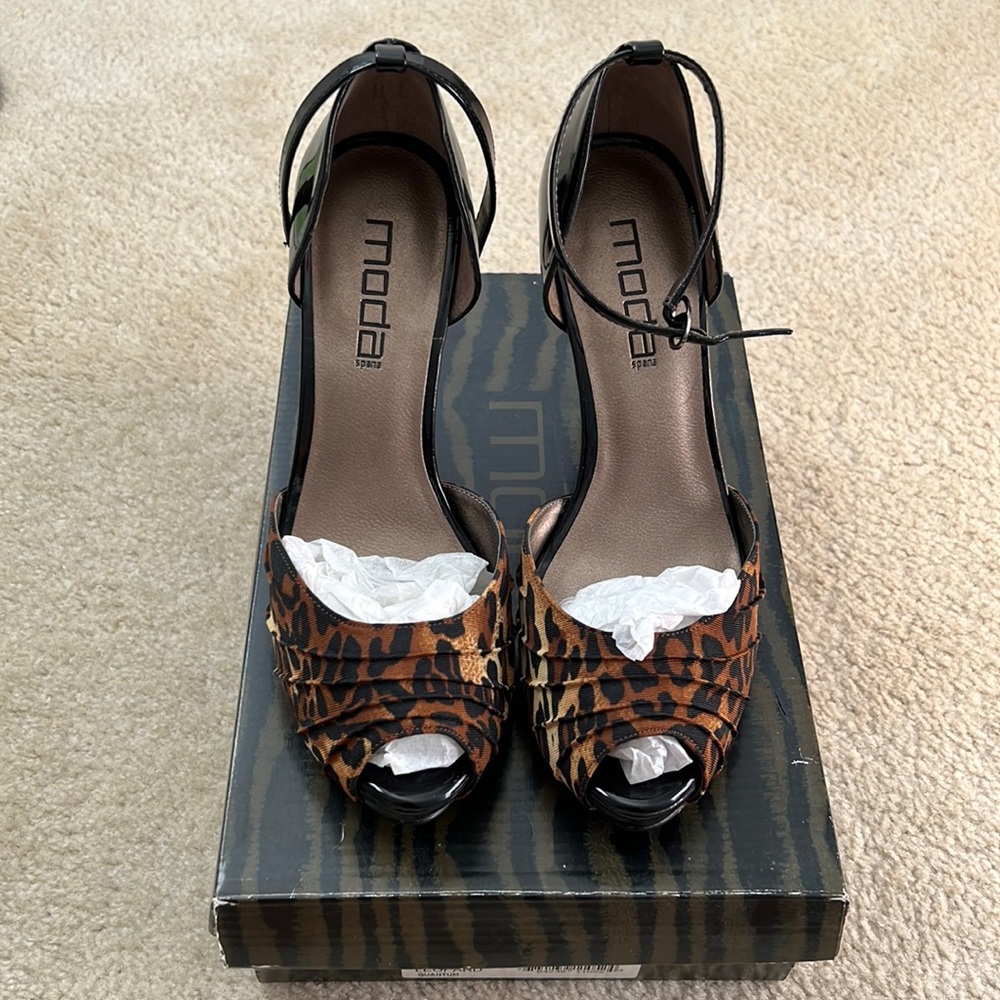 Beautiful leopard shoes